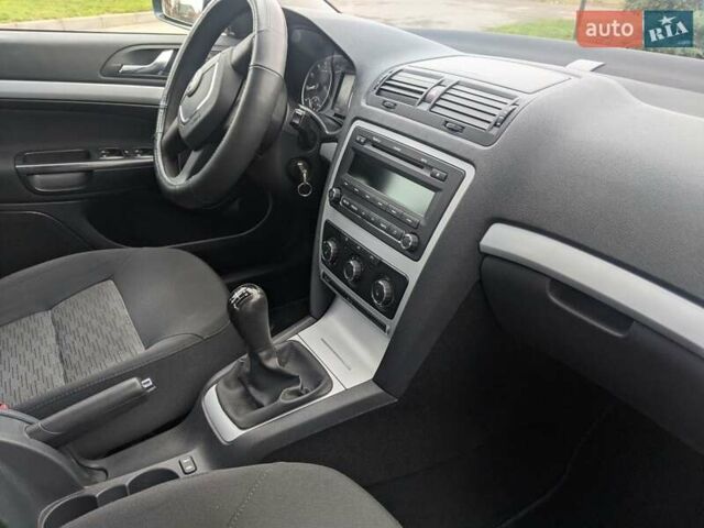 Черный Шкода Октавия, объемом двигателя 0 л и пробегом 110 тыс. км за 7100 $, фото 13 на Automoto.ua