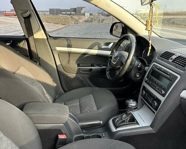 Черный Шкода Октавия, объемом двигателя 1.6 л и пробегом 226 тыс. км за 7900 $, фото 6 на Automoto.ua