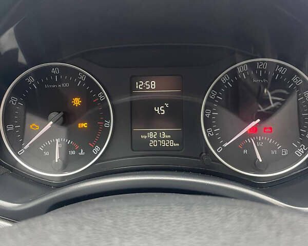 Черный Шкода Октавия, объемом двигателя 1.8 л и пробегом 208 тыс. км за 6600 $, фото 12 на Automoto.ua