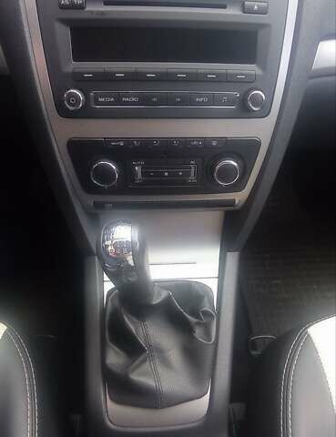 Черный Шкода Октавия, объемом двигателя 1.8 л и пробегом 140 тыс. км за 9200 $, фото 13 на Automoto.ua