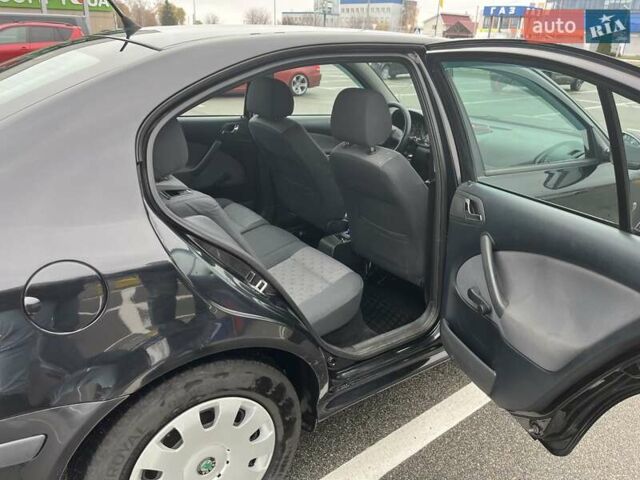 Черный Шкода Октавия, объемом двигателя 1.6 л и пробегом 216 тыс. км за 6500 $, фото 4 на Automoto.ua