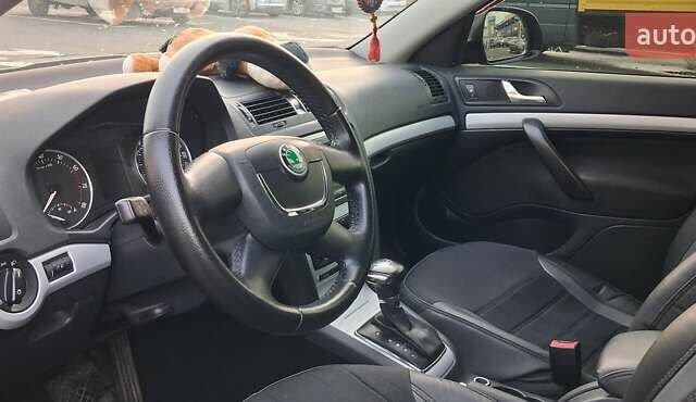 Черный Шкода Октавия, объемом двигателя 1.8 л и пробегом 200 тыс. км за 8300 $, фото 7 на Automoto.ua