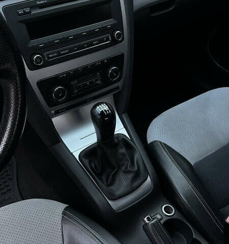 Черный Шкода Октавия, объемом двигателя 1.97 л и пробегом 267 тыс. км за 10500 $, фото 12 на Automoto.ua