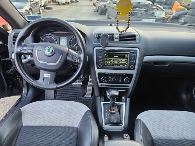 Черный Шкода Октавия, объемом двигателя 2 л и пробегом 253 тыс. км за 10000 $, фото 3 на Automoto.ua