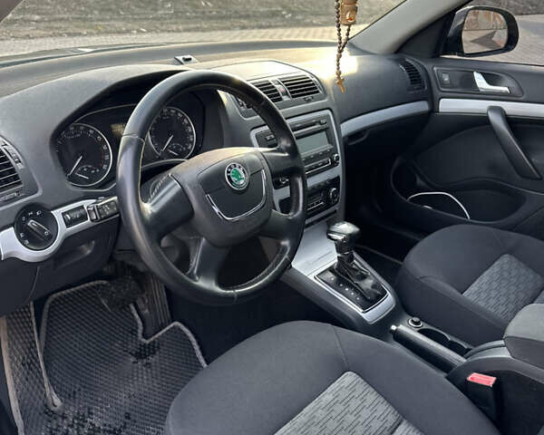 Черный Шкода Октавия, объемом двигателя 1.6 л и пробегом 226 тыс. км за 7900 $, фото 7 на Automoto.ua