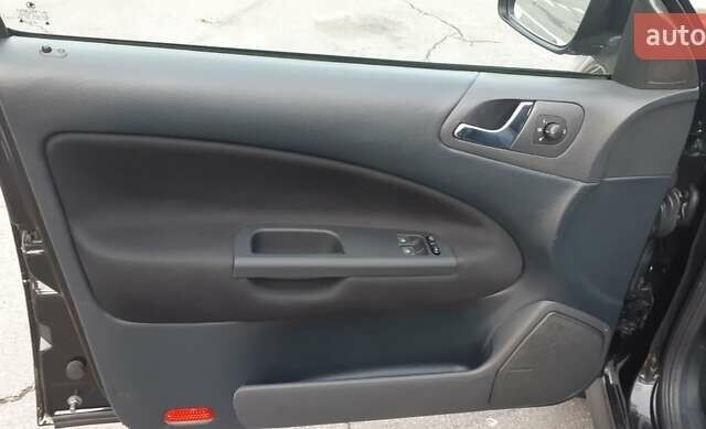 Чорний Шкода Октавія, об'ємом двигуна 1.6 л та пробігом 259 тис. км за 6700 $, фото 11 на Automoto.ua