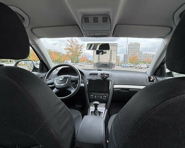 Черный Шкода Октавия, объемом двигателя 1.8 л и пробегом 287 тыс. км за 8700 $, фото 13 на Automoto.ua