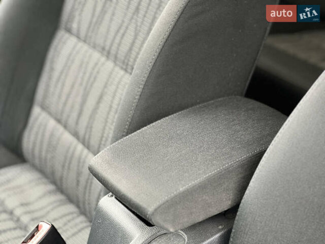Черный Шкода Октавия, объемом двигателя 1.6 л и пробегом 260 тыс. км за 7500 $, фото 74 на Automoto.ua