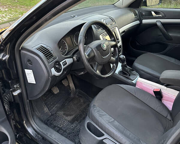 Черный Шкода Октавия, объемом двигателя 2 л и пробегом 280 тыс. км за 7500 $, фото 5 на Automoto.ua