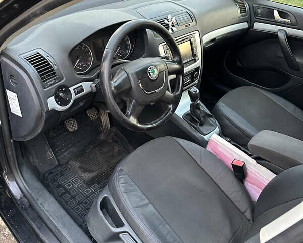 Черный Шкода Октавия, объемом двигателя 2 л и пробегом 280 тыс. км за 7500 $, фото 3 на Automoto.ua
