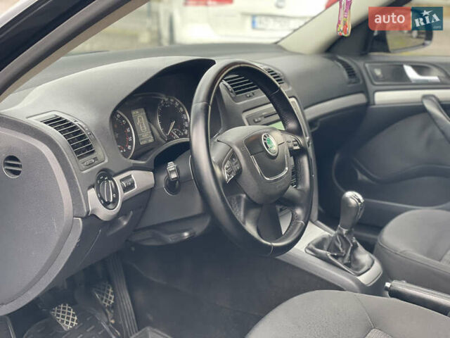 Чорний Шкода Октавія, об'ємом двигуна 1.6 л та пробігом 261 тис. км за 7500 $, фото 7 на Automoto.ua