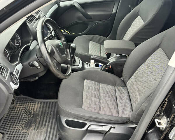 Чорний Шкода Октавія, об'ємом двигуна 1.6 л та пробігом 217 тис. км за 7199 $, фото 11 на Automoto.ua