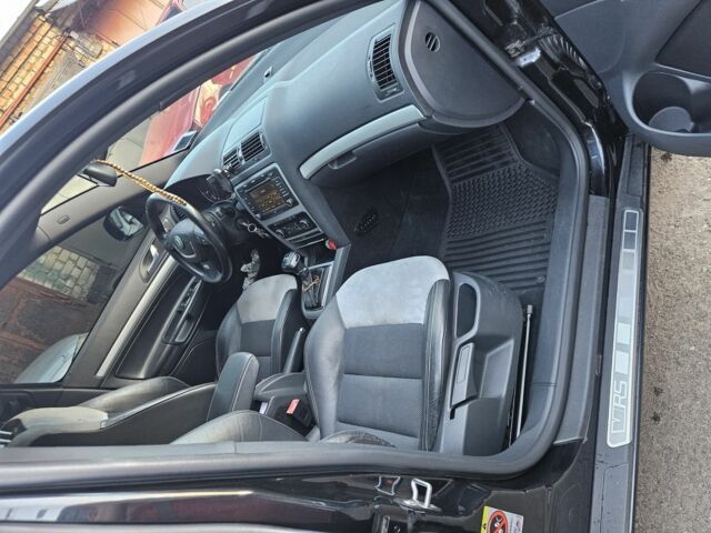 Черный Шкода Октавия, объемом двигателя 2 л и пробегом 253 тыс. км за 10000 $, фото 1 на Automoto.ua