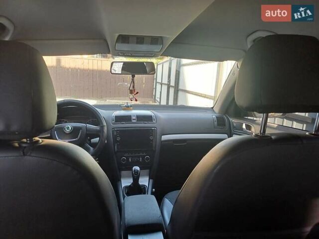 Черный Шкода Октавия, объемом двигателя 1.6 л и пробегом 260 тыс. км за 10000 $, фото 3 на Automoto.ua