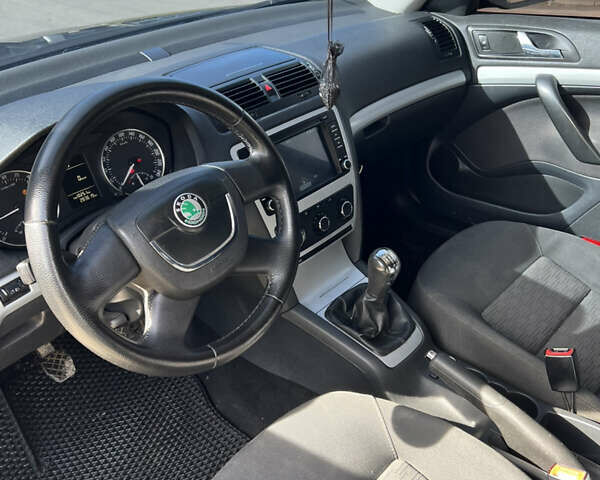 Черный Шкода Октавия, объемом двигателя 1.97 л и пробегом 287 тыс. км за 8000 $, фото 6 на Automoto.ua