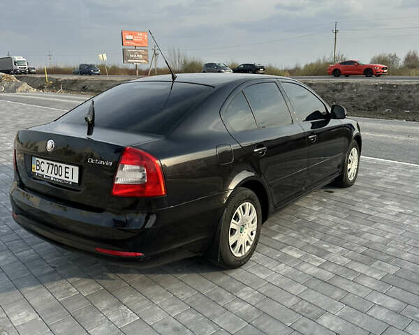 Черный Шкода Октавия, объемом двигателя 1.6 л и пробегом 226 тыс. км за 7900 $, фото 1 на Automoto.ua