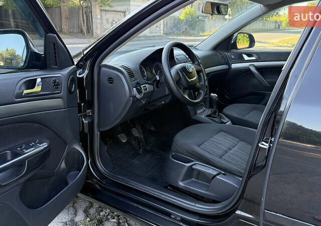 Черный Шкода Октавия, объемом двигателя 0 л и пробегом 131 тыс. км за 7900 $, фото 16 на Automoto.ua