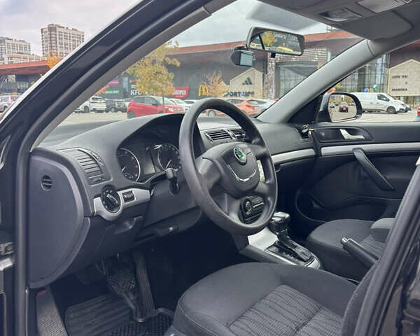 Черный Шкода Октавия, объемом двигателя 1.8 л и пробегом 287 тыс. км за 8700 $, фото 10 на Automoto.ua