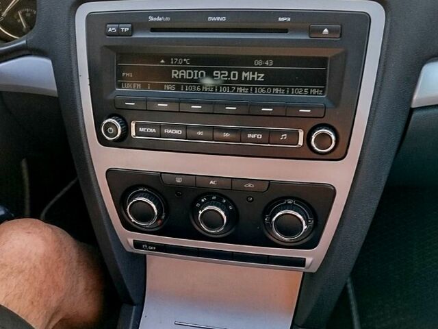 Черный Шкода Октавия, объемом двигателя 1.8 л и пробегом 150 тыс. км за 6800 $, фото 7 на Automoto.ua