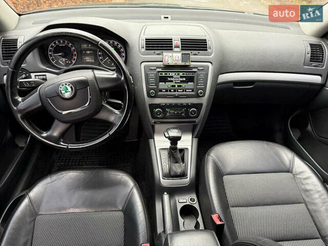 Чорний Шкода Октавія, об'ємом двигуна 2 л та пробігом 210 тис. км за 10490 $, фото 16 на Automoto.ua