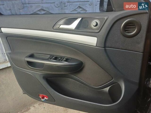 Черный Шкода Октавия, объемом двигателя 1.6 л и пробегом 260 тыс. км за 10000 $, фото 6 на Automoto.ua