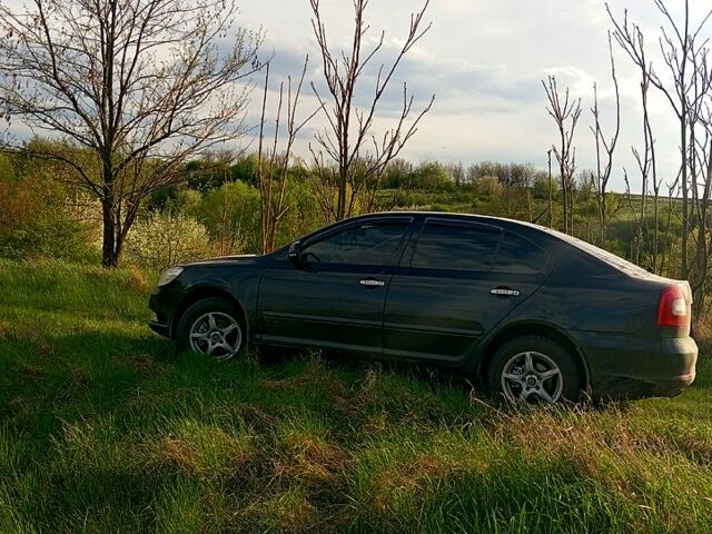 Черный Шкода Октавия, объемом двигателя 1.8 л и пробегом 160 тыс. км за 7999 $, фото 1 на Automoto.ua