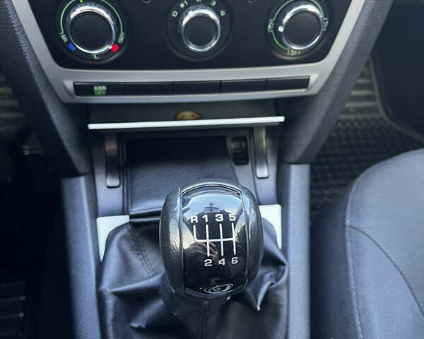Шкода Октавія 2010 у Києві на Automoto.ua Чорний Шкода Октавія, об'ємом двигуна 1.8 л та пробігом 185 тис. км за 6900 $, фото 22 на Automoto.ua