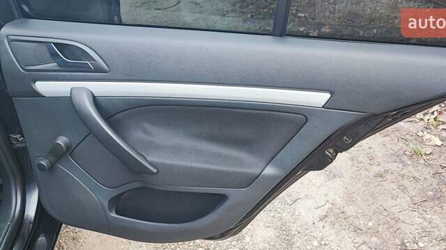 Чорний Шкода Октавія, об'ємом двигуна 1.6 л та пробігом 279 тис. км за 7200 $, фото 17 на Automoto.ua