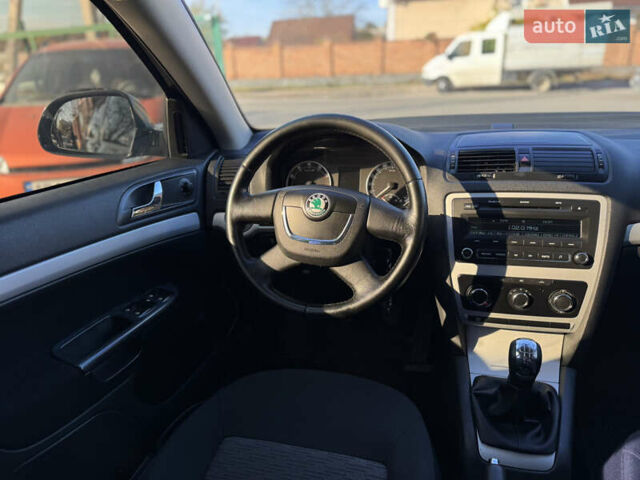 Черный Шкода Октавия, объемом двигателя 1.6 л и пробегом 230 тыс. км за 6999 $, фото 10 на Automoto.ua