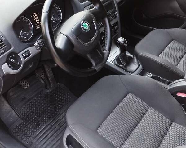Черный Шкода Октавия, объемом двигателя 1.6 л и пробегом 323 тыс. км за 7200 $, фото 4 на Automoto.ua