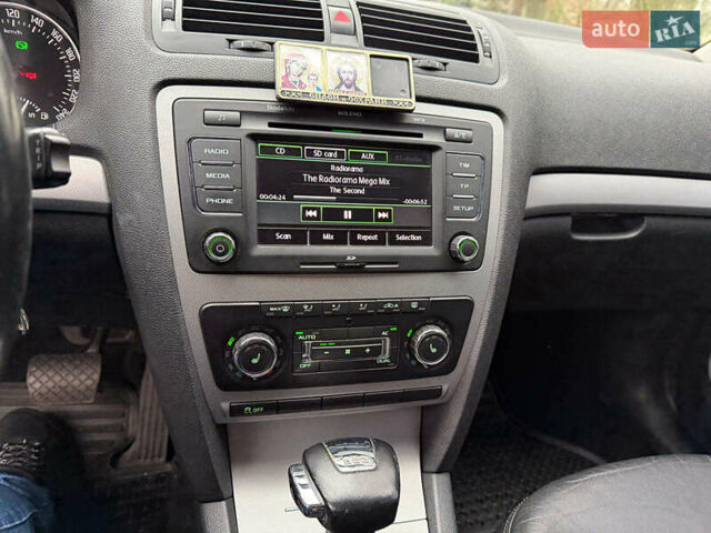 Чорний Шкода Октавія, об'ємом двигуна 2 л та пробігом 210 тис. км за 10490 $, фото 13 на Automoto.ua