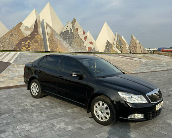 Черный Шкода Октавия, объемом двигателя 1.6 л и пробегом 226 тыс. км за 7900 $, фото 2 на Automoto.ua