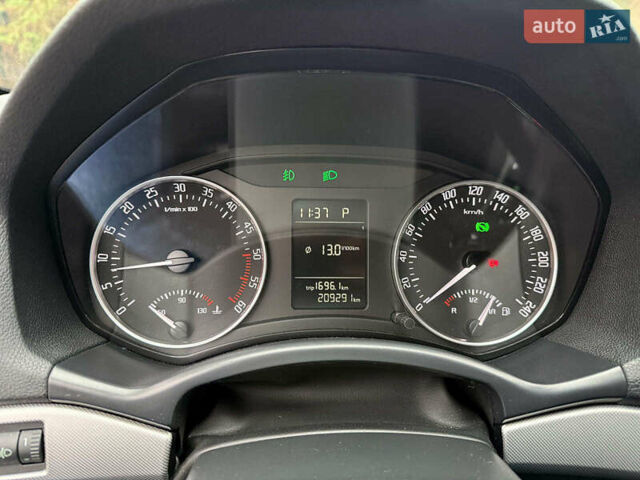 Чорний Шкода Октавія, об'ємом двигуна 2 л та пробігом 210 тис. км за 10490 $, фото 12 на Automoto.ua