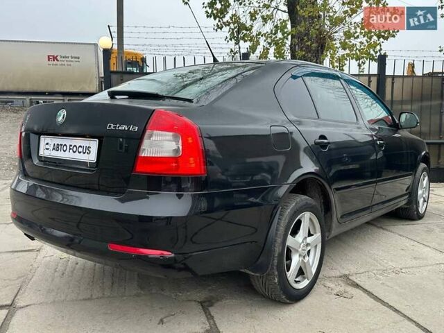 Черный Шкода Октавия, объемом двигателя 1.8 л и пробегом 206 тыс. км за 7490 $, фото 4 на Automoto.ua