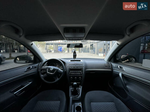 Черный Шкода Октавия, объемом двигателя 1.6 л и пробегом 178 тыс. км за 7800 $, фото 30 на Automoto.ua