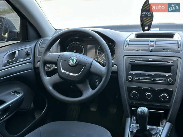 Черный Шкода Октавия, объемом двигателя 1.6 л и пробегом 178 тыс. км за 7800 $, фото 31 на Automoto.ua