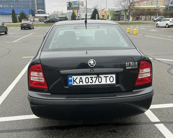 Черный Шкода Октавия, объемом двигателя 1.6 л и пробегом 216 тыс. км за 6500 $, фото 3 на Automoto.ua