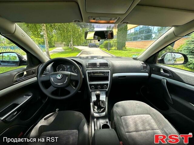Черный Шкода Октавия, объемом двигателя 1.4 л и пробегом 245 тыс. км за 6900 $, фото 4 на Automoto.ua