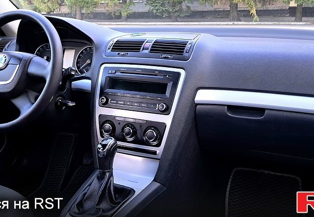 Черный Шкода Октавия, объемом двигателя 2 л и пробегом 150 тыс. км за 8700 $, фото 6 на Automoto.ua