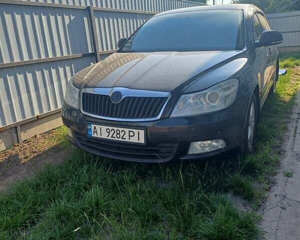 Черный Шкода Октавия, объемом двигателя 1.6 л и пробегом 260 тыс. км за 10000 $, фото 1 на Automoto.ua
