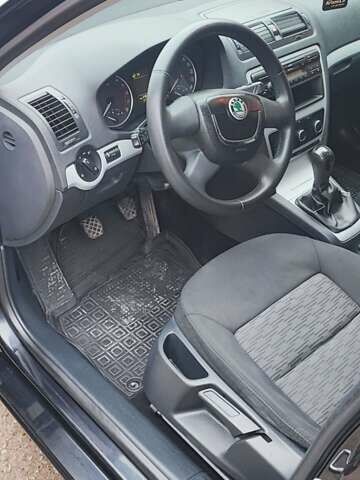 Чорний Шкода Октавія, об'ємом двигуна 1.6 л та пробігом 279 тис. км за 7200 $, фото 24 на Automoto.ua
