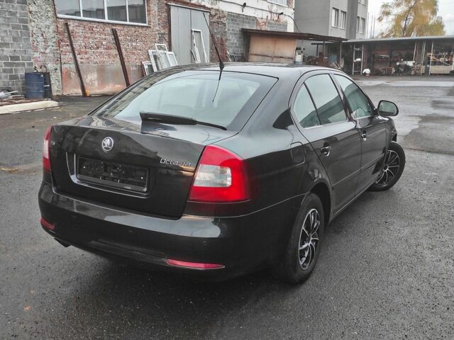 Черный Шкода Октавия, объемом двигателя 0 л и пробегом 174 тыс. км за 3400 $, фото 1 на Automoto.ua