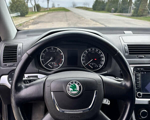 Чорний Шкода Октавія, об'ємом двигуна 1.6 л та пробігом 217 тис. км за 7199 $, фото 13 на Automoto.ua