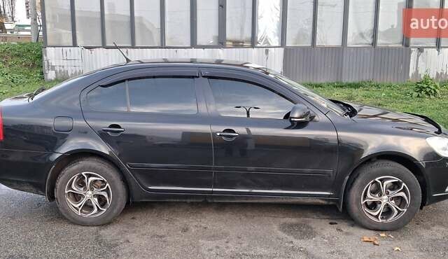 Черный Шкода Октавия, объемом двигателя 1.8 л и пробегом 200 тыс. км за 8300 $, фото 3 на Automoto.ua