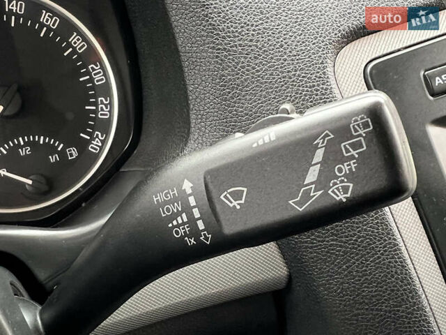 Черный Шкода Октавия, объемом двигателя 1.6 л и пробегом 260 тыс. км за 7500 $, фото 76 на Automoto.ua