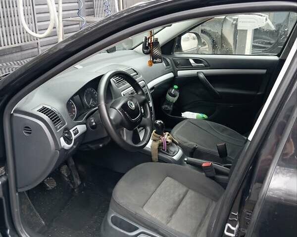 Черный Шкода Октавия, объемом двигателя 1.6 л и пробегом 279 тыс. км за 7500 $, фото 6 на Automoto.ua