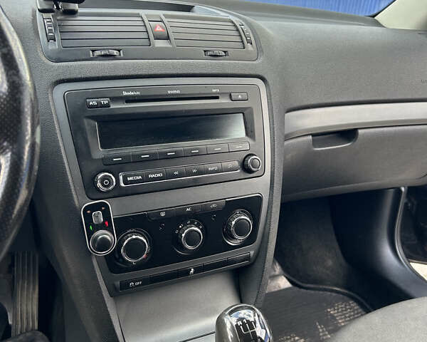 Чорний Шкода Октавія, об'ємом двигуна 1.4 л та пробігом 249 тис. км за 7100 $, фото 5 на Automoto.ua