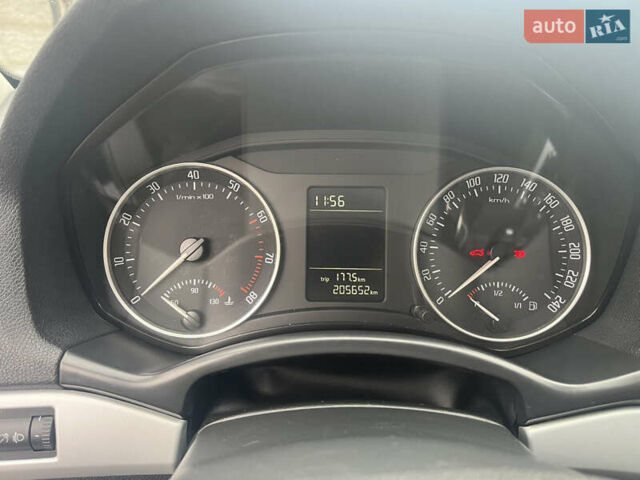 Черный Шкода Октавия, объемом двигателя 1.8 л и пробегом 205 тыс. км за 7000 $, фото 7 на Automoto.ua