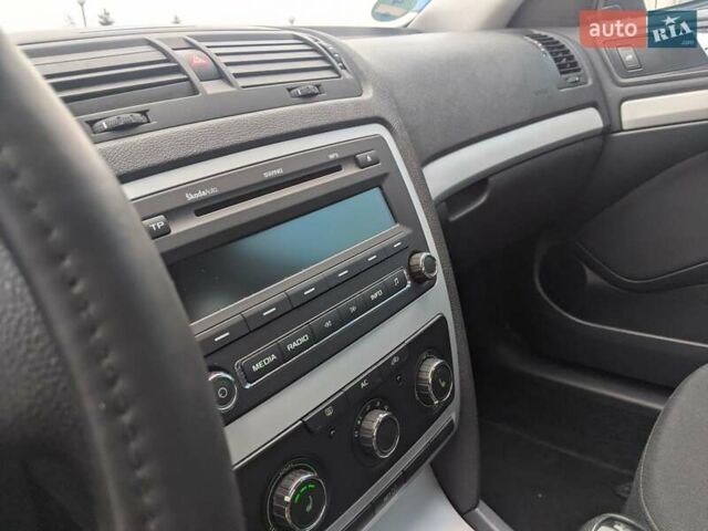 Черный Шкода Октавия, объемом двигателя 0 л и пробегом 110 тыс. км за 7100 $, фото 16 на Automoto.ua