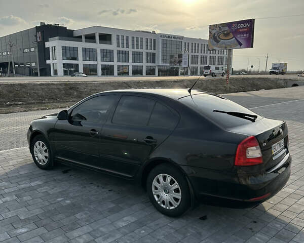 Черный Шкода Октавия, объемом двигателя 1.6 л и пробегом 226 тыс. км за 7900 $, фото 4 на Automoto.ua